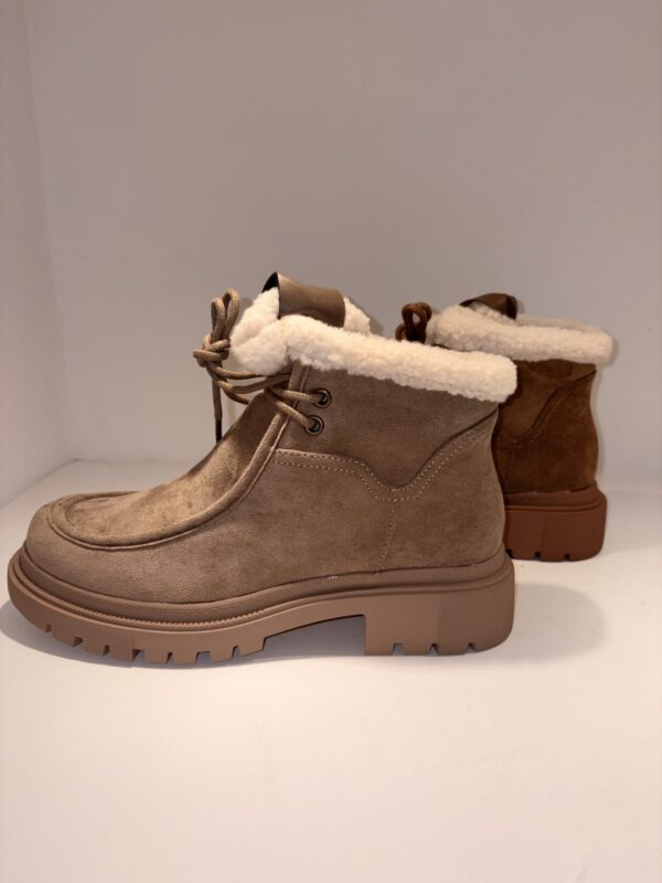 Schnürboots Fellkragen
