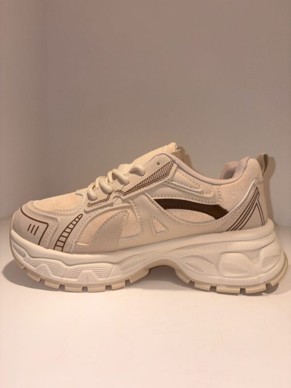 Sneaker CutoutStripe